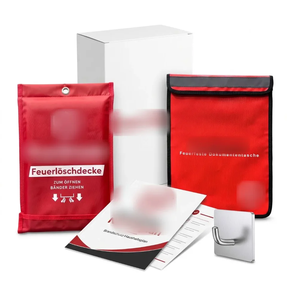 Starter-Set: Löschdecke, feuerfeste Dokumententasche, Brandschutz-Plan und Wandhaken. Logos unkenntlich gemacht.